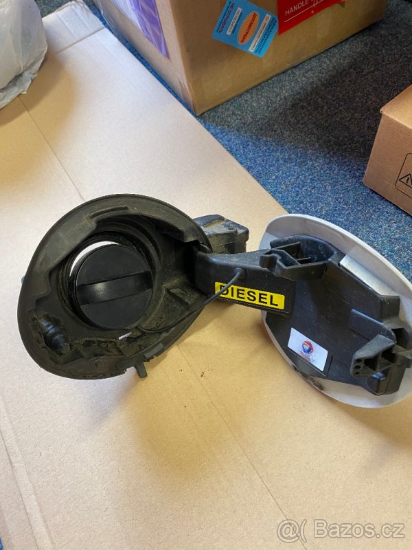 víčko nádrže Peugeot 308 2013-2018 - 2