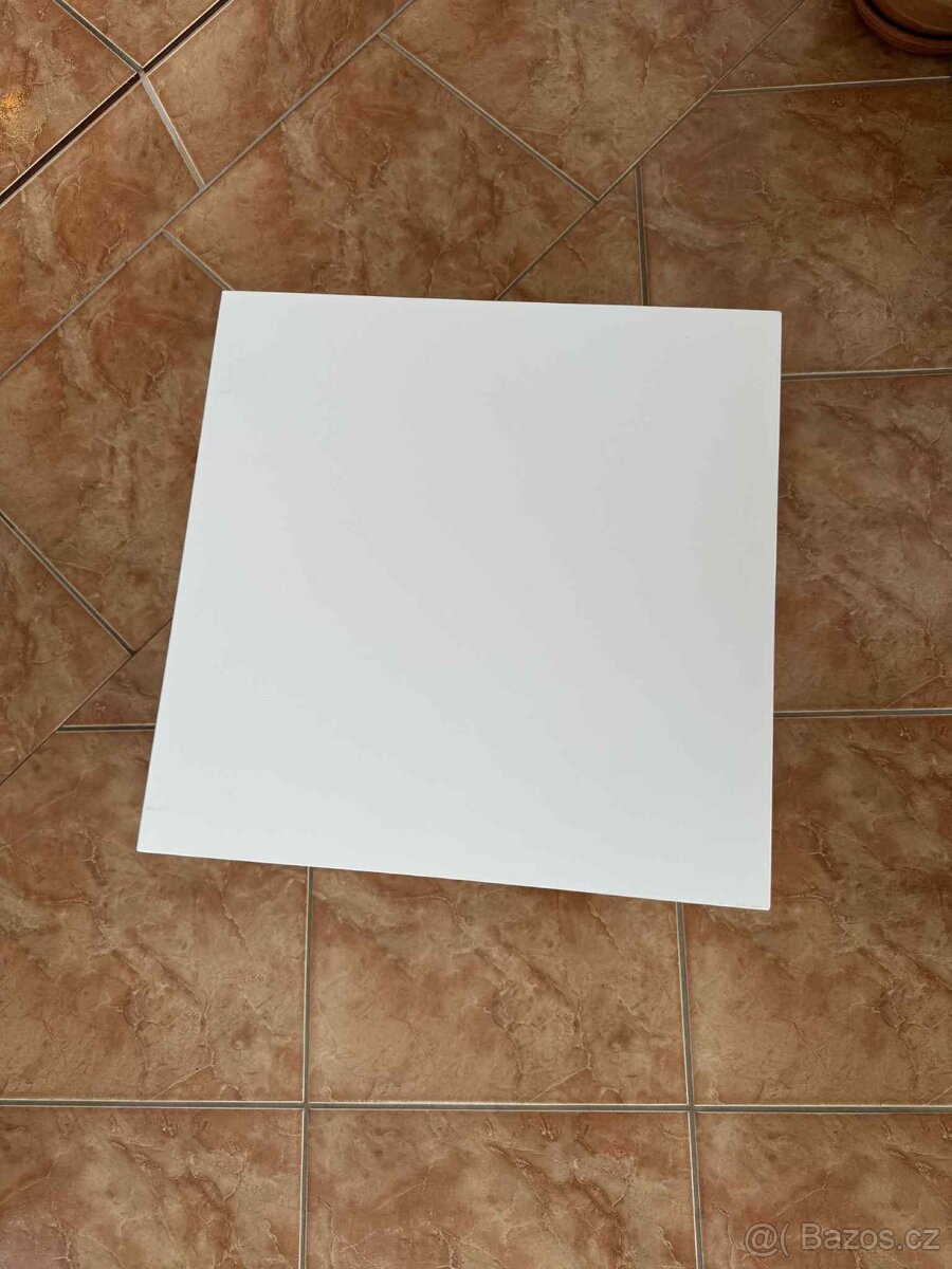 Odkládací stolek LACK (Ikea) - 2