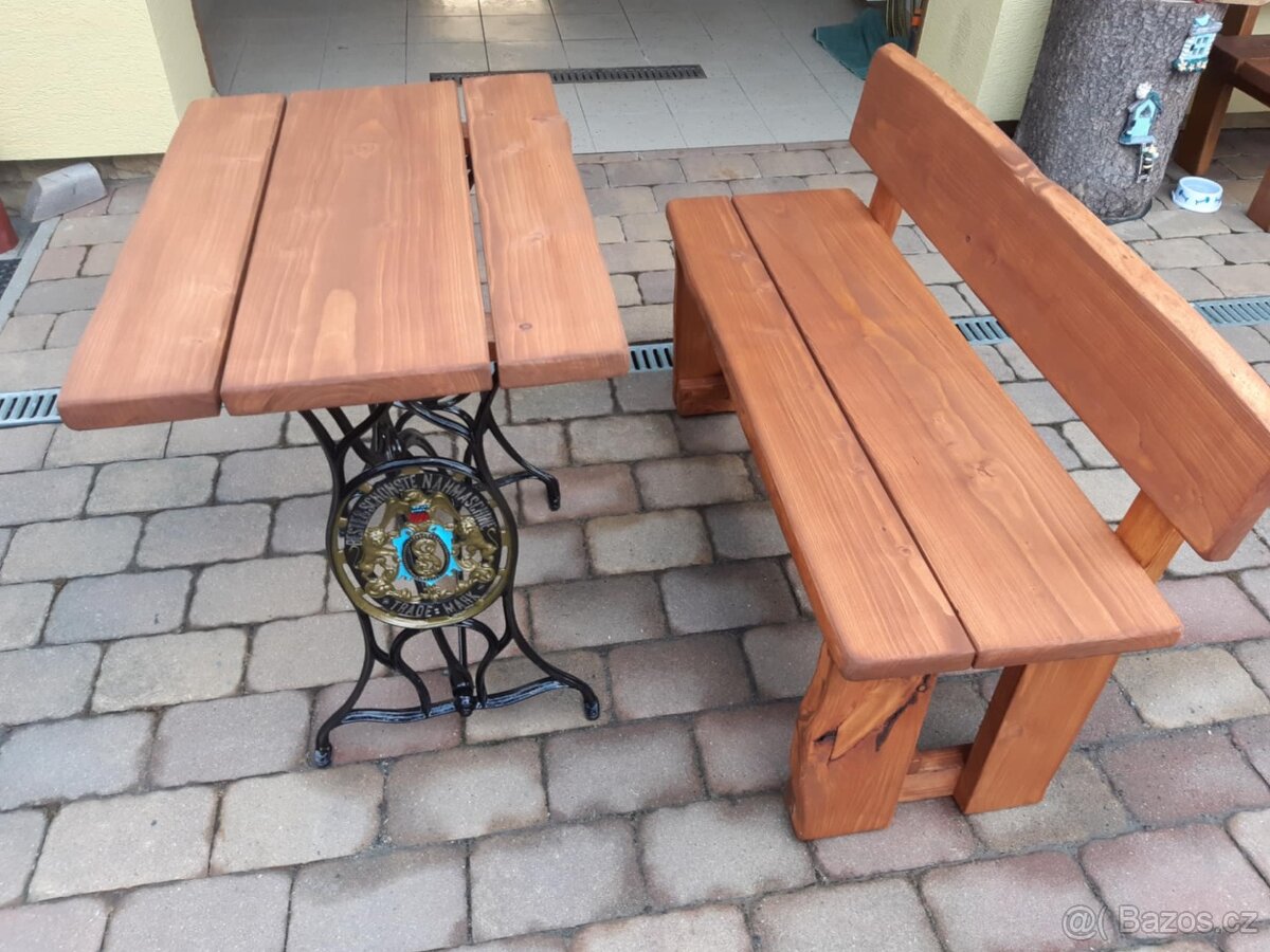 stolík s šicího stroje. - 2