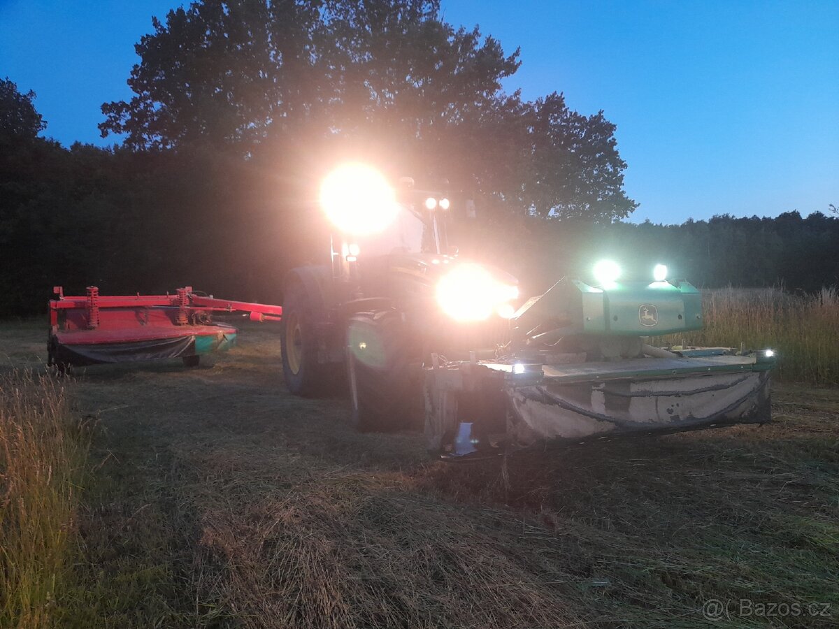 Čelní sekačka John Deere - 2