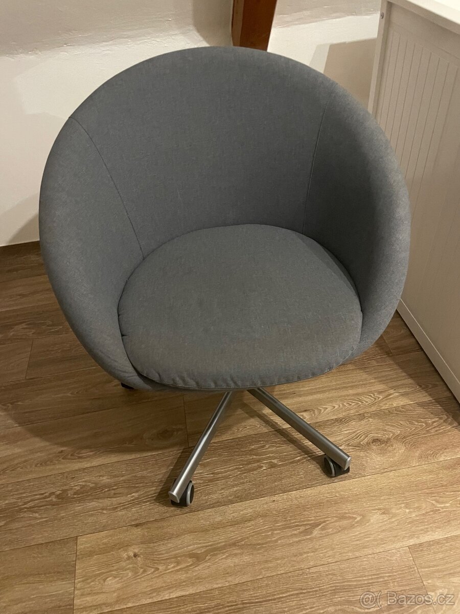 Ikea Skruvsta Otočná židle Vissle šedá - 2