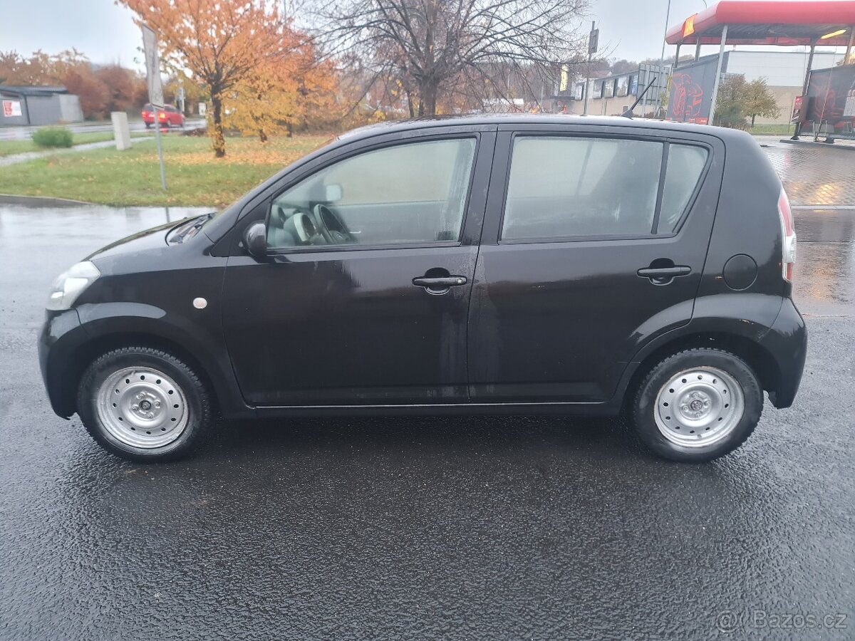 Daihatsu Sirion 4x4 1.3 16V, 64kW, 8/2006, klima - 2