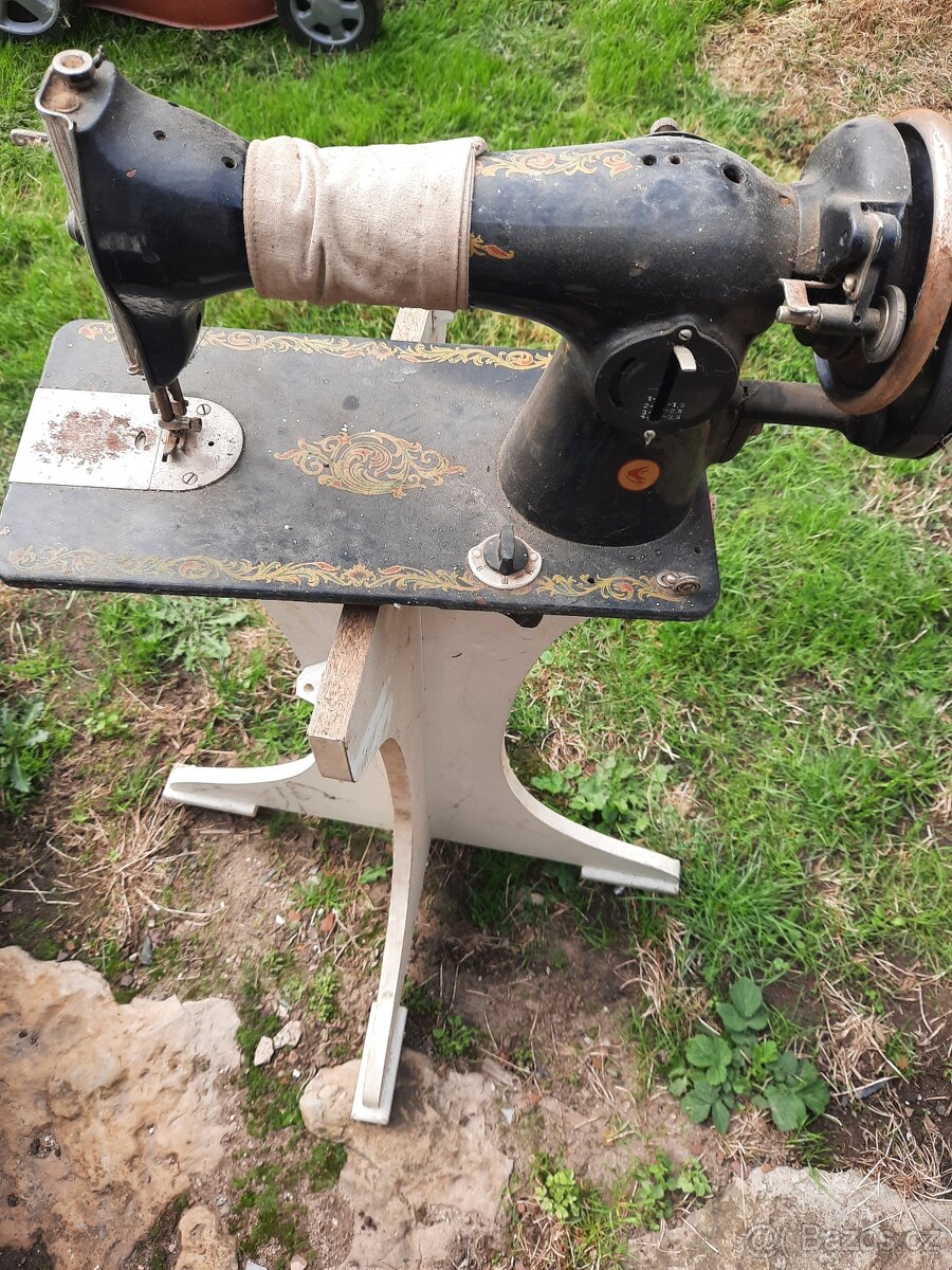Ruční šicí stroj - 2