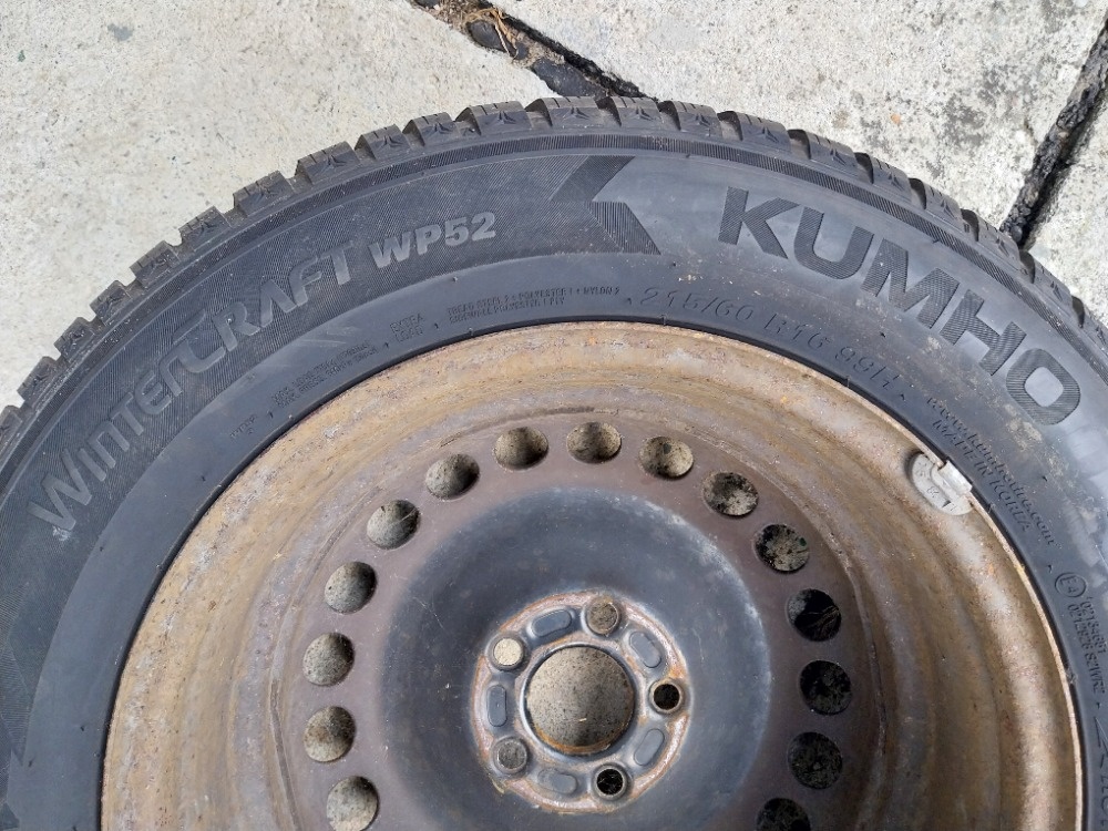 Kumho WinterCraft WP52 215/60 R16 99H - 2