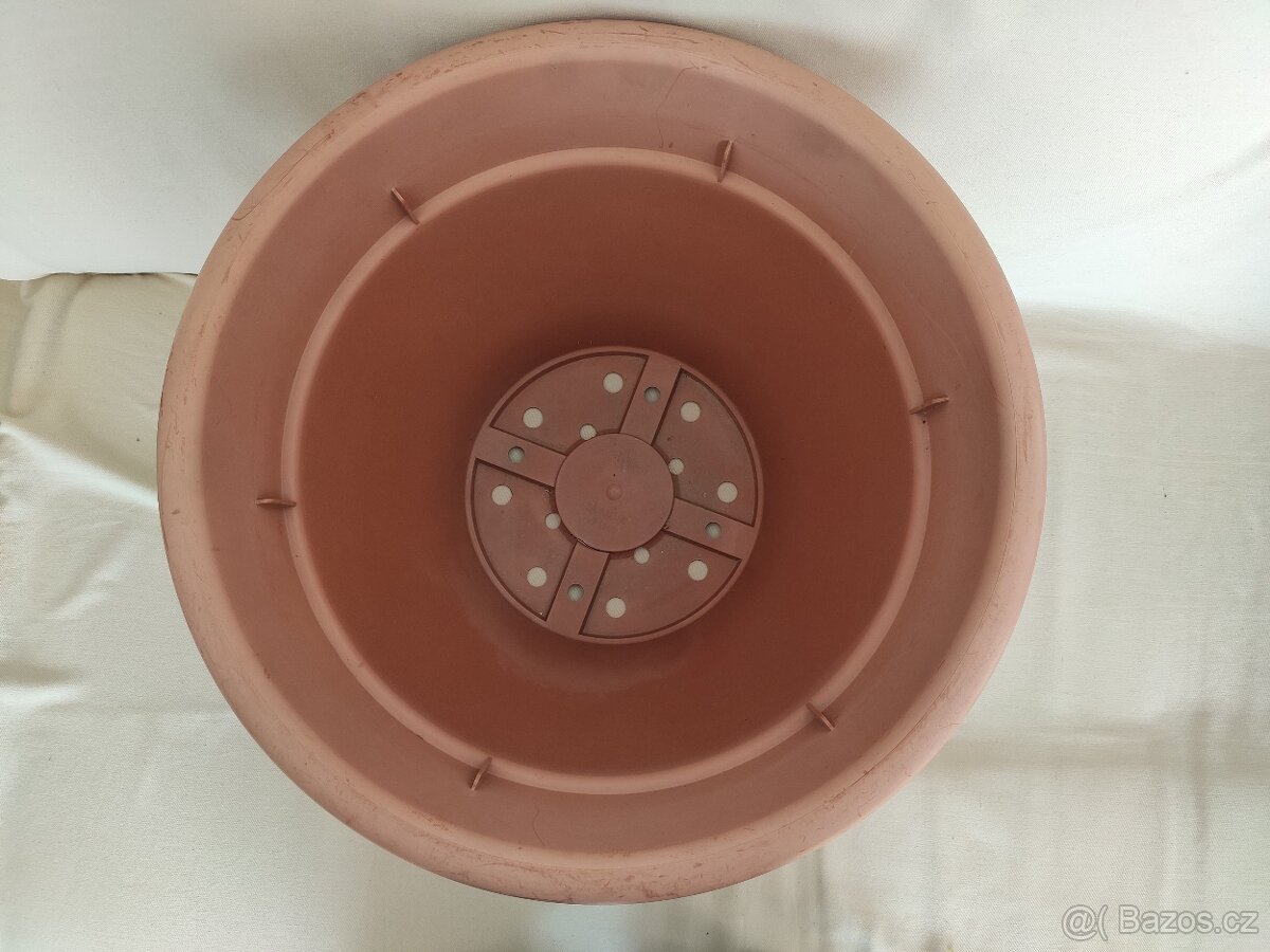 Květináč plastový terakota výška 28 cm 100,- Kč - 2