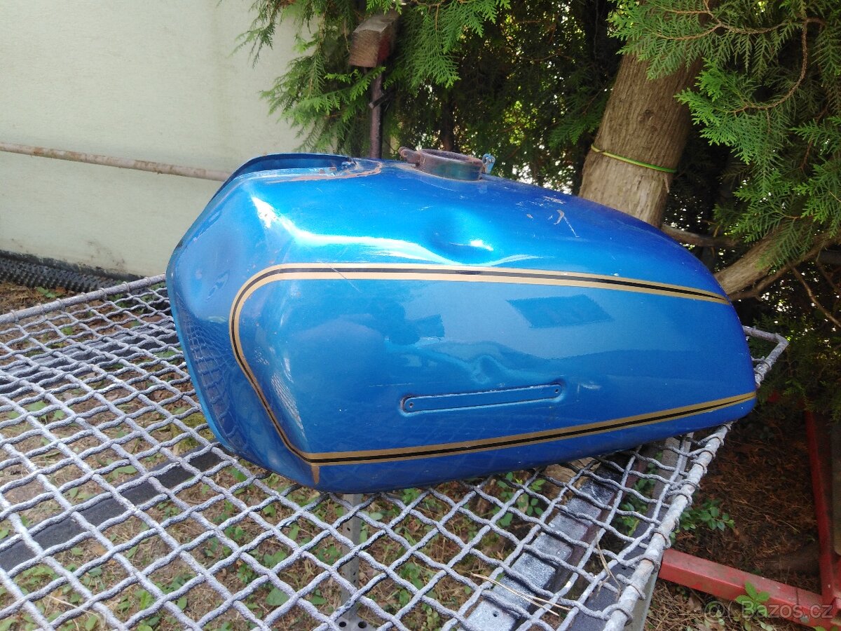 Suzuki GT 500 nádrž - 2