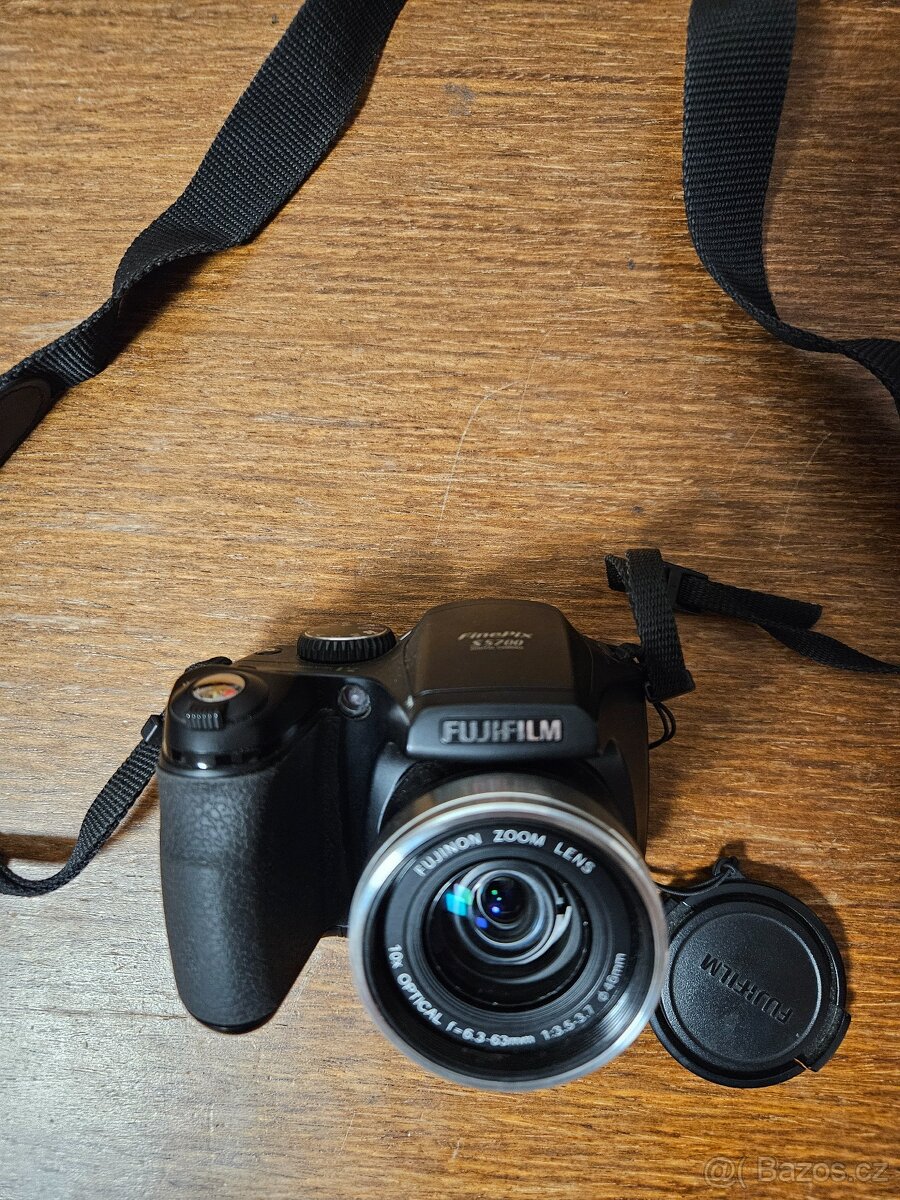 Fuji FinePix S5700 - 2