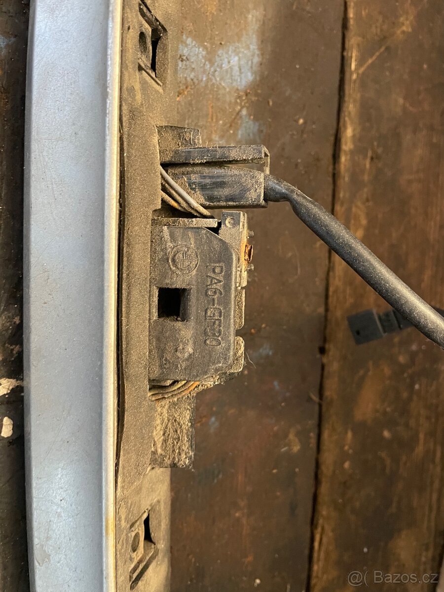 Bmw E46 lišta kufru - 2