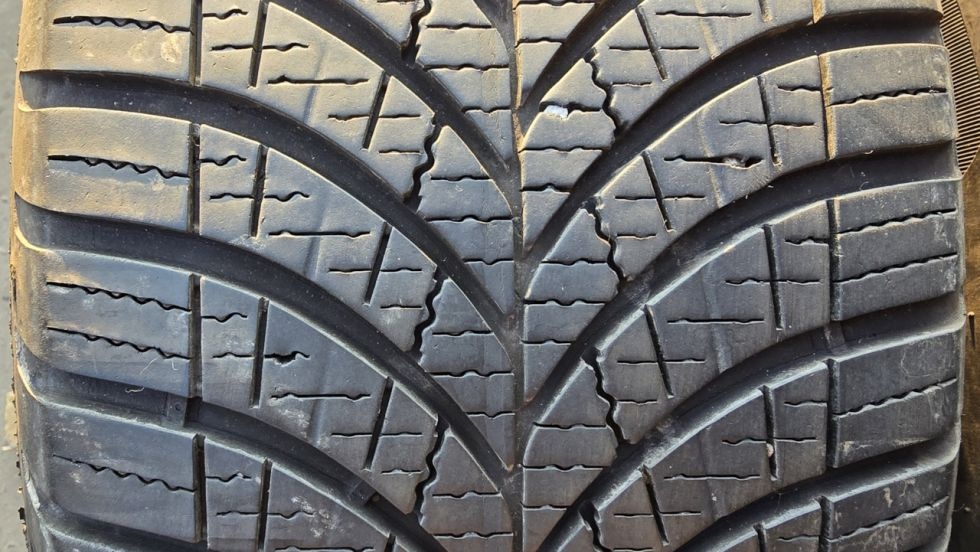 Celoroční pneu 205/55/16 Good Year - 2