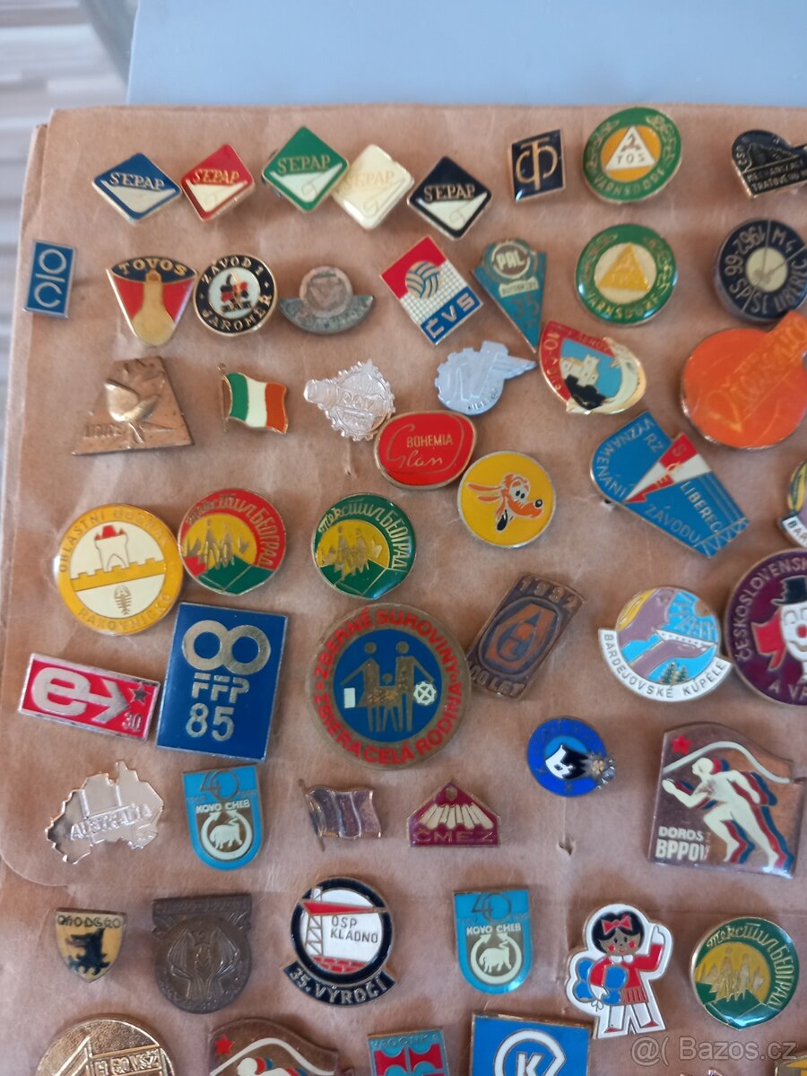 Odznaky různé i vojenské - 2