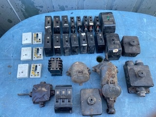 Retro zásuvky,vypínače,jističe.. - 2