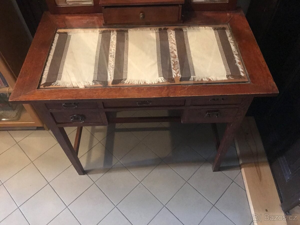 Toaletní stolek se zrcadlem - 2