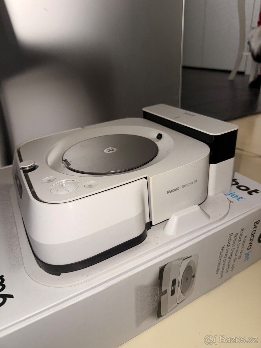 Robotický vysavač braava jet m6 - 2