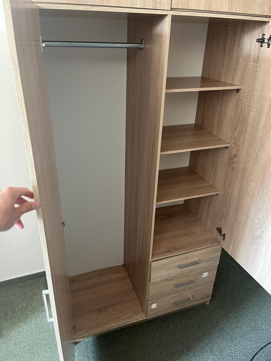 Šatní skříň - 2