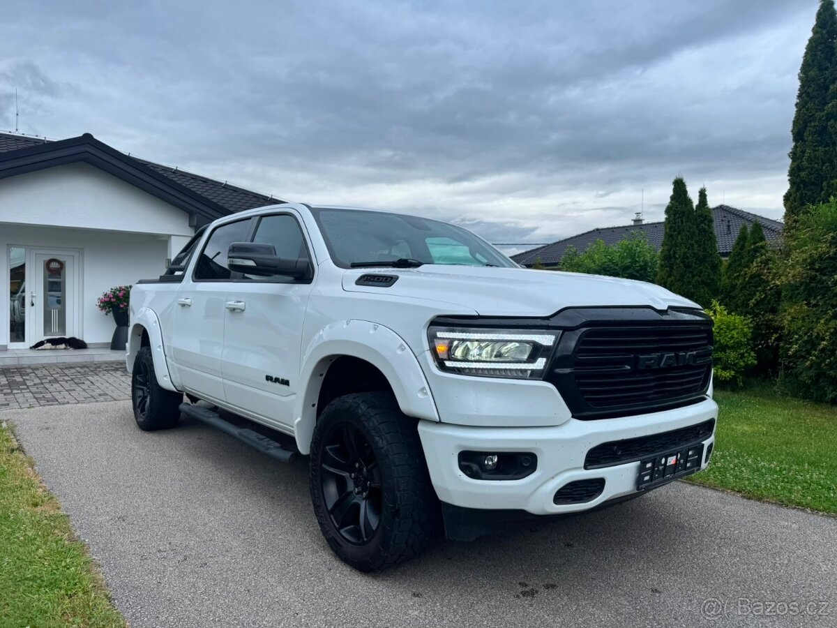 Dodge Ram 1500 5.7 V8 HEMI 4X4 - 2021 - 2