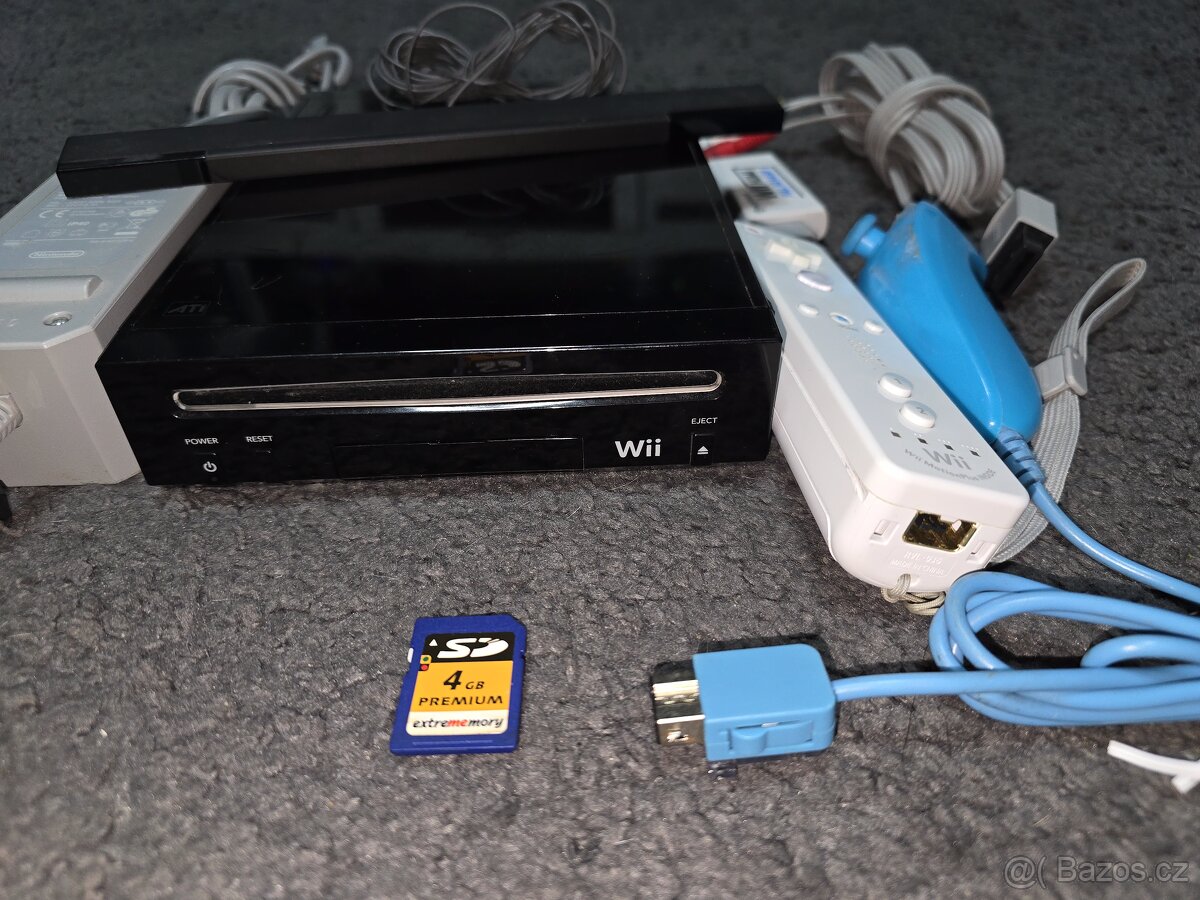 Herní konzole Nintendo Wii (černá) + příslušenství, plně fun - 2