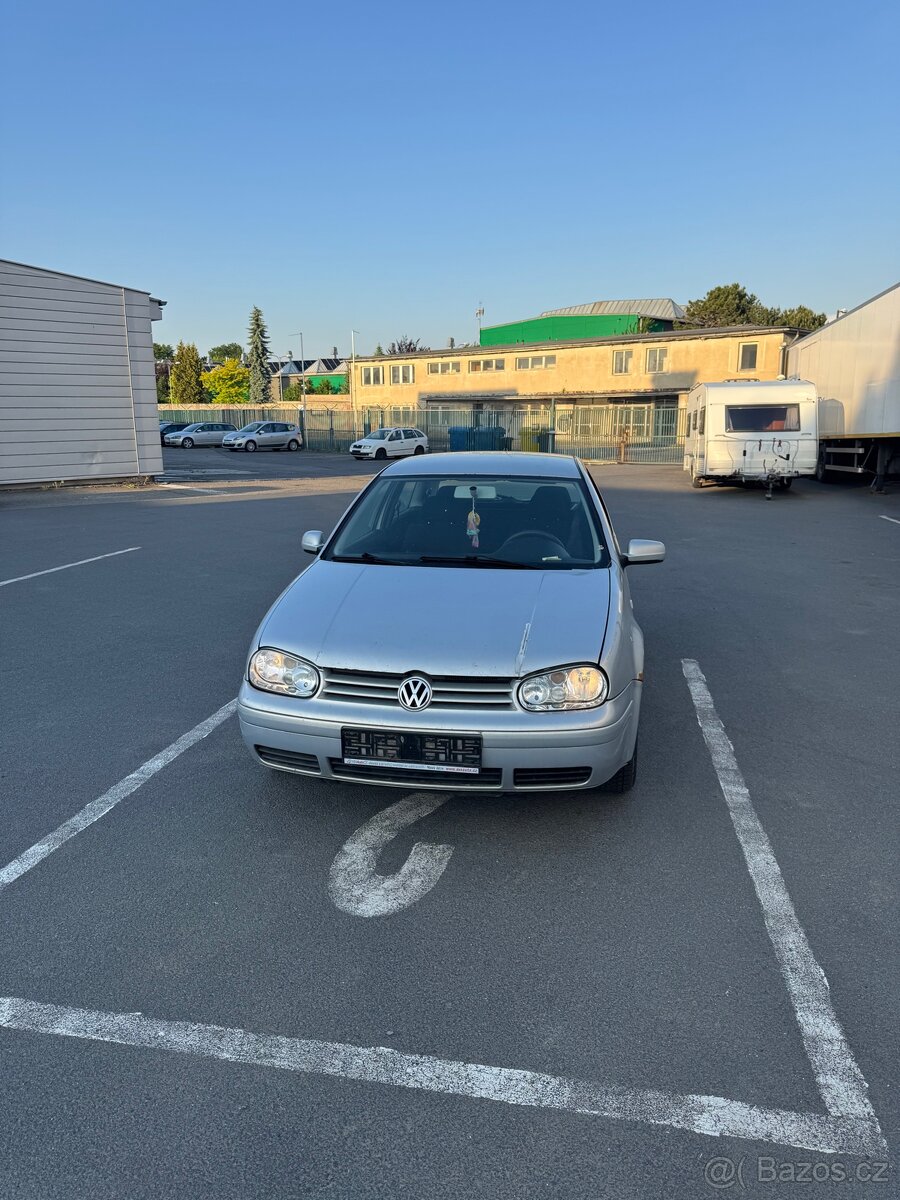 VW Golf IV 1.6i 3dv. na díly - 2
