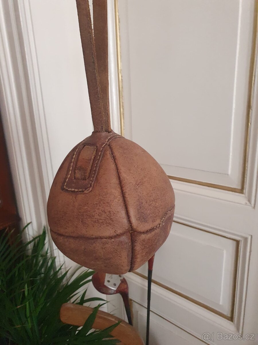 Starý boxovací medicimbal - 2
