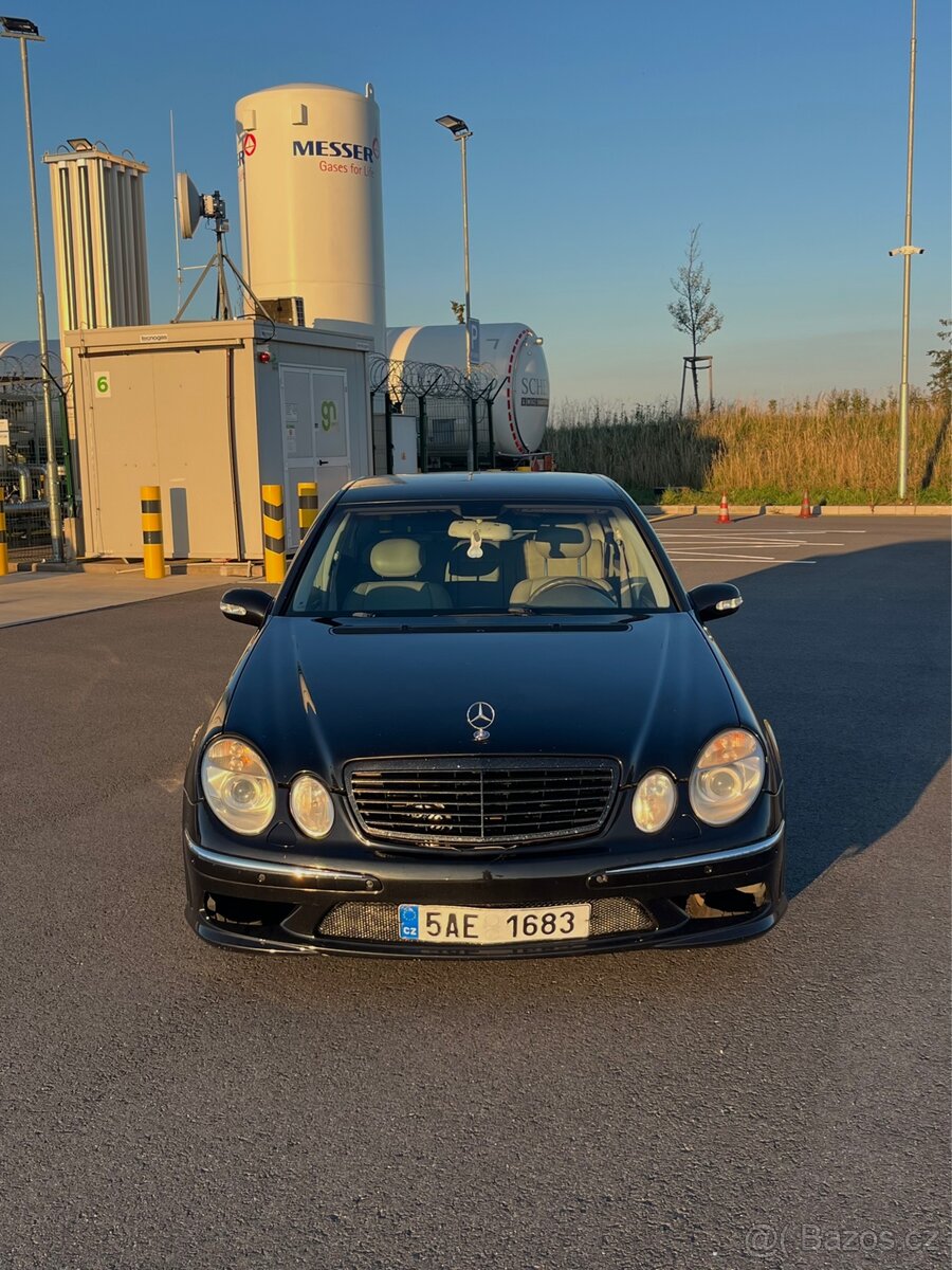 Mercedes E320 - 2
