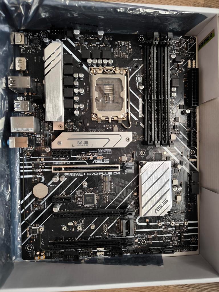 ASUS PRIME H670-plus d4 - 2