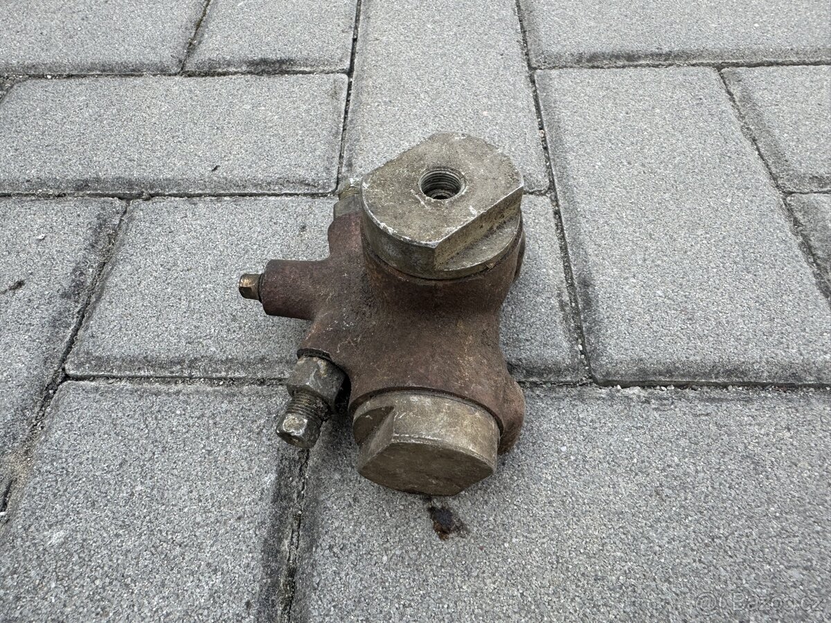 Volha Gaz 24, originálni nový rozdelovač brzd - 2
