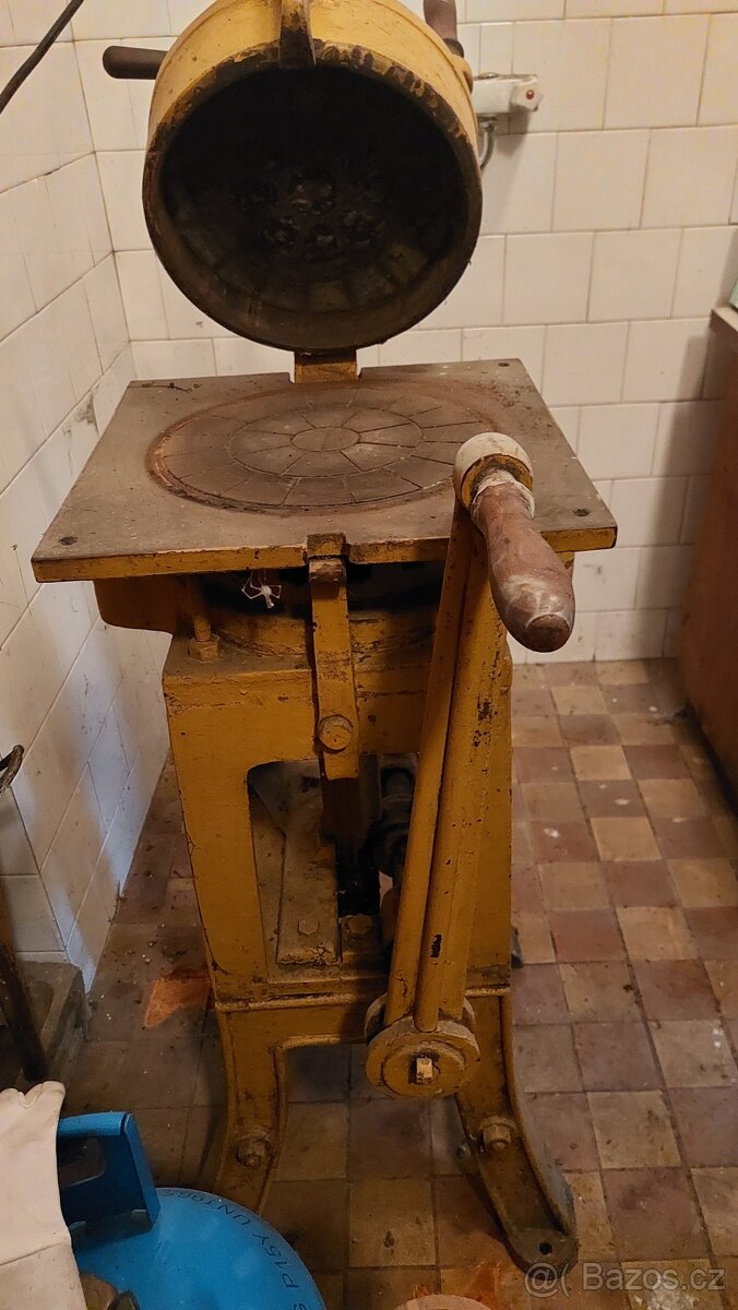 Starý litinový lis - 2