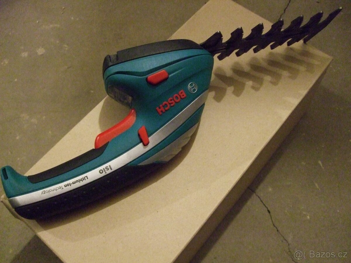 BOSCH AKU NŮŽKY NA KEŘE - 2