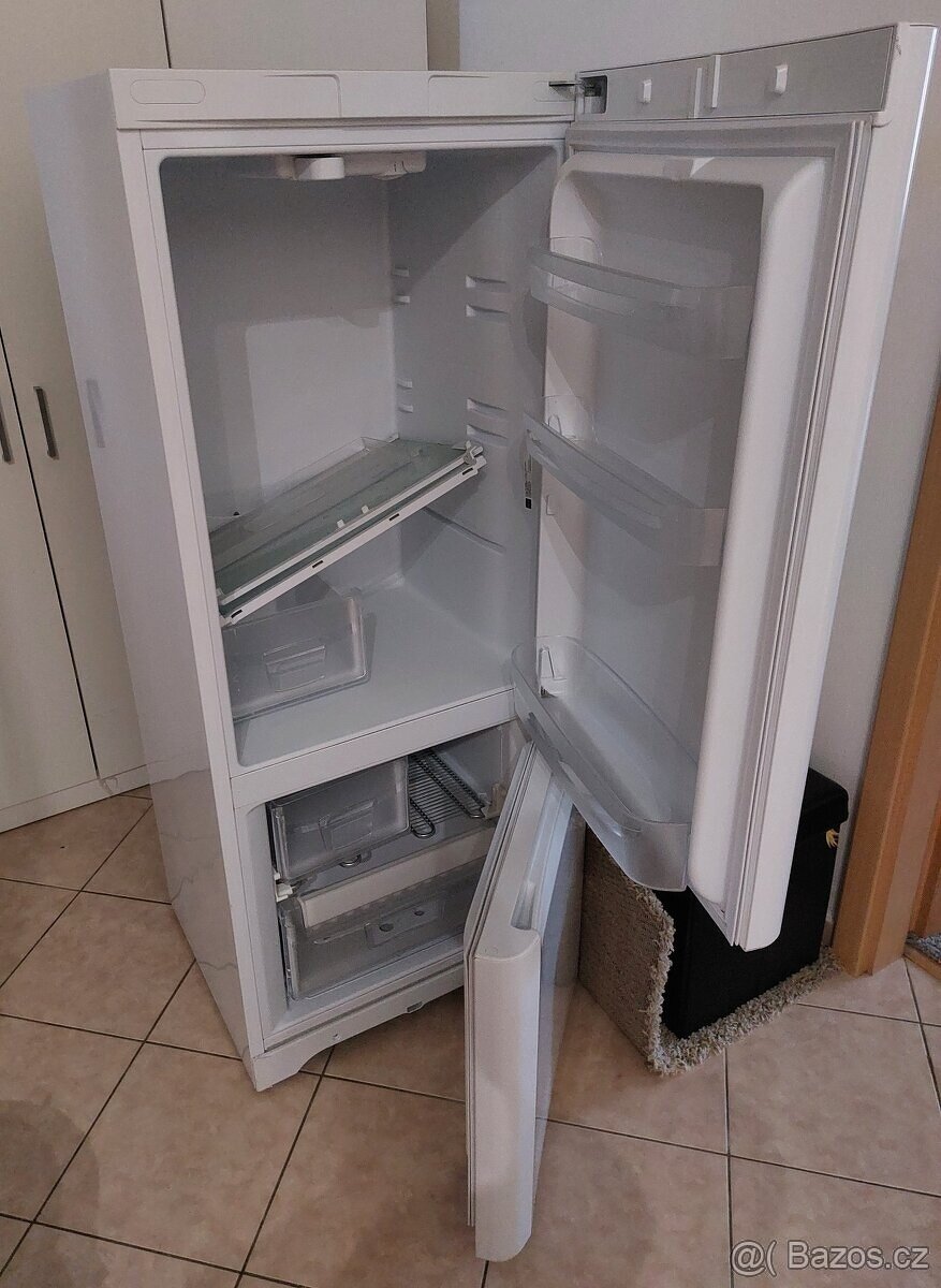 Kombinovaná lednice Indesit - 2