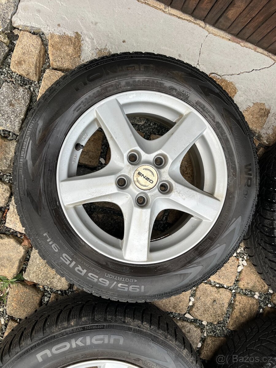 4x litá kola 5x114 R15, zimní pneu 80% - 2