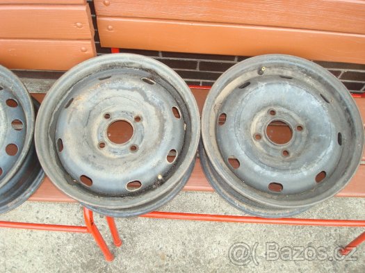 Prodám disky na peugeota r14 rok staré - 2