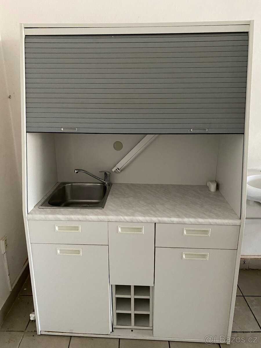 MENŠÍ SESTAVA KUCHYNĚ +DŘEZ - 2