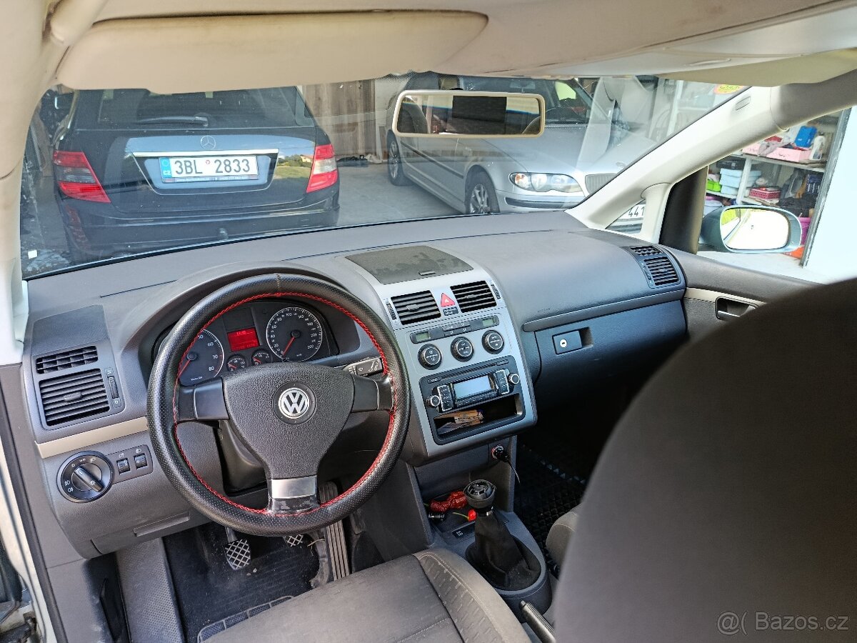 VW Touran PRODÁM NEBO VYMĚNÍM - 2