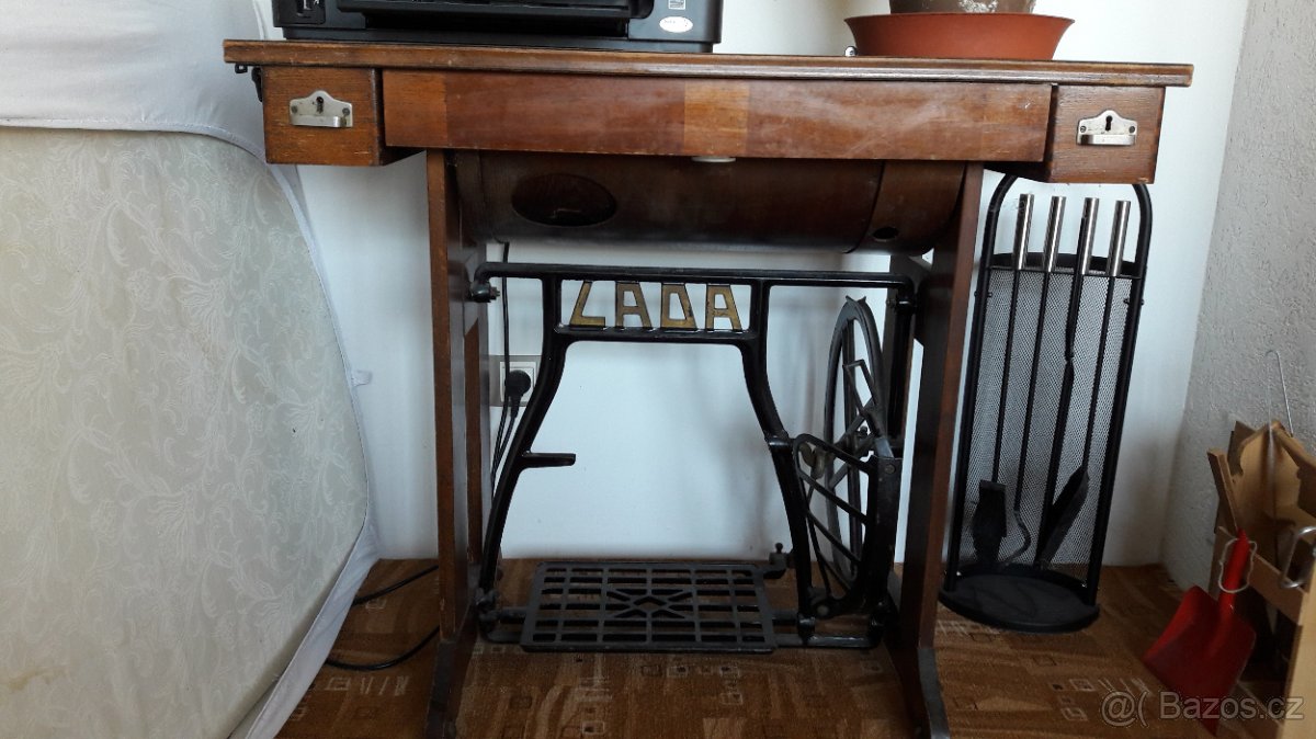 šicí stolek Lada se strojem - 2