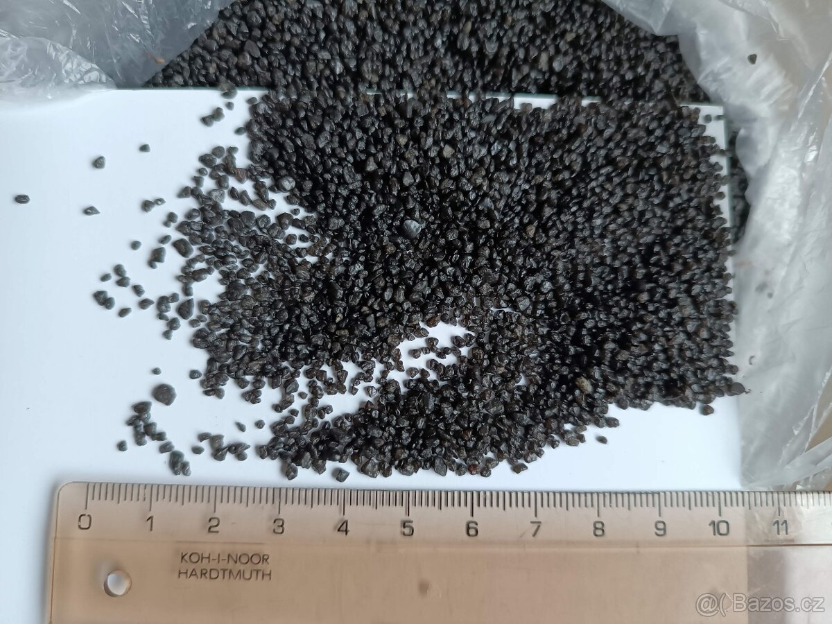 akvarijní písek černý - 2