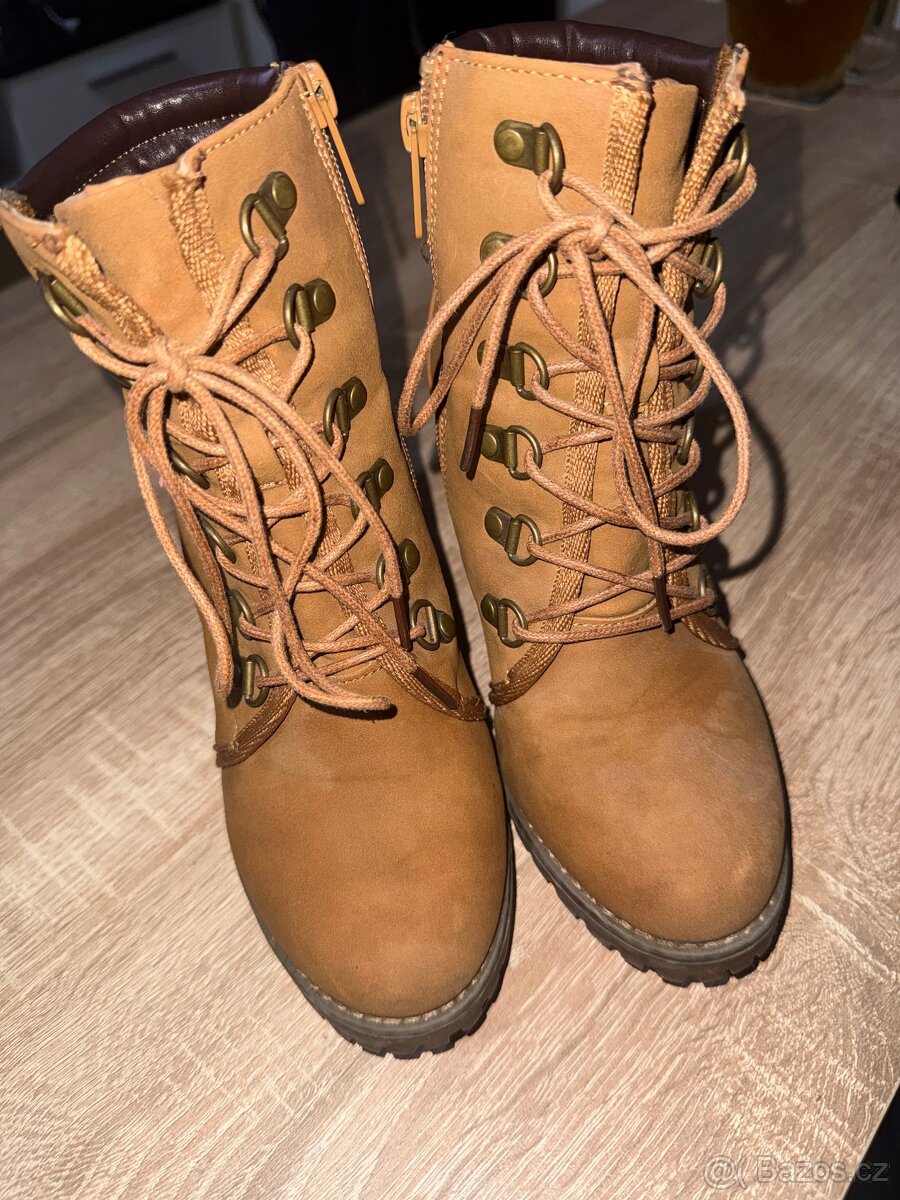 Dámské boty - vel. 36 - 2