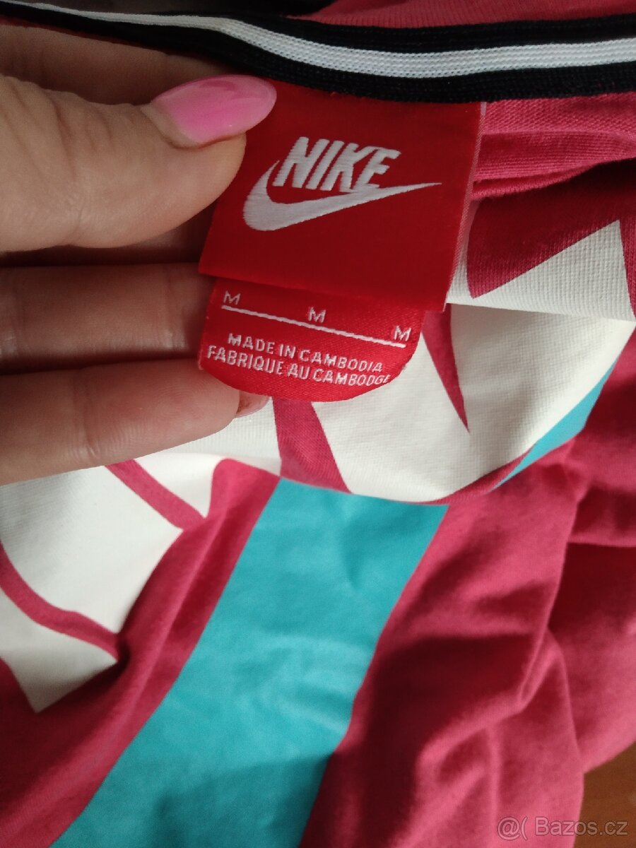 Volnější tričko Nike M/L - 2