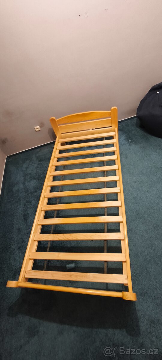 Dřevěná postel - 2