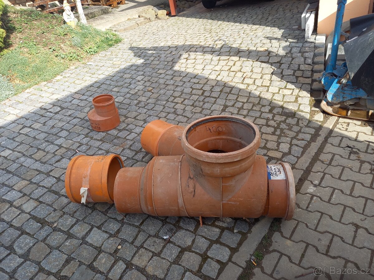 Prodám revizni sachtu 400 kg 315 potrubí - 2