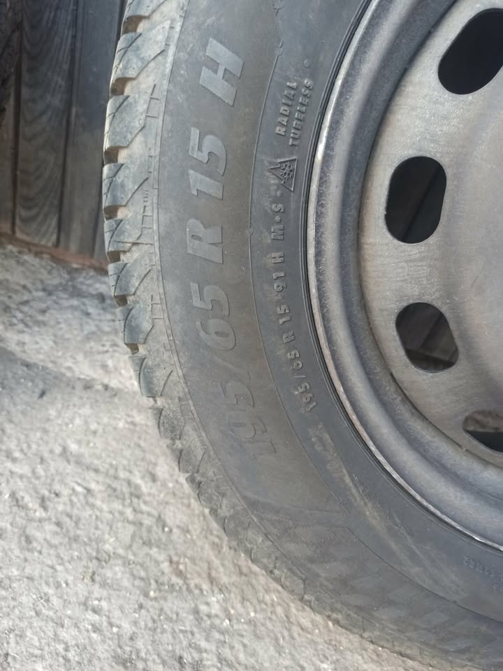 Celoroční pneumatiky 195/65 R15 - 2