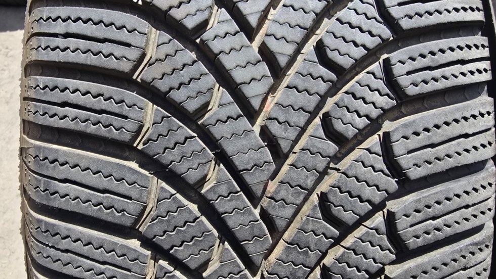Zimní pneu 215/65/17 Bridgestone - 2