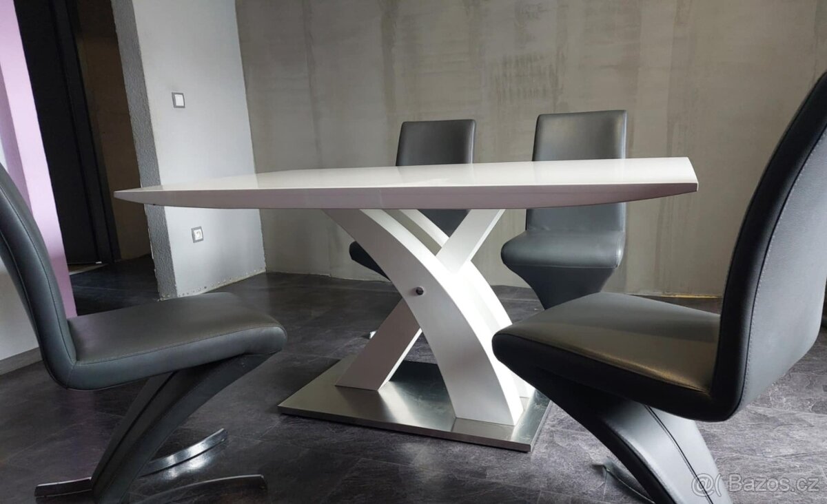 Jídelní sestava stůl + 4 židle - 2