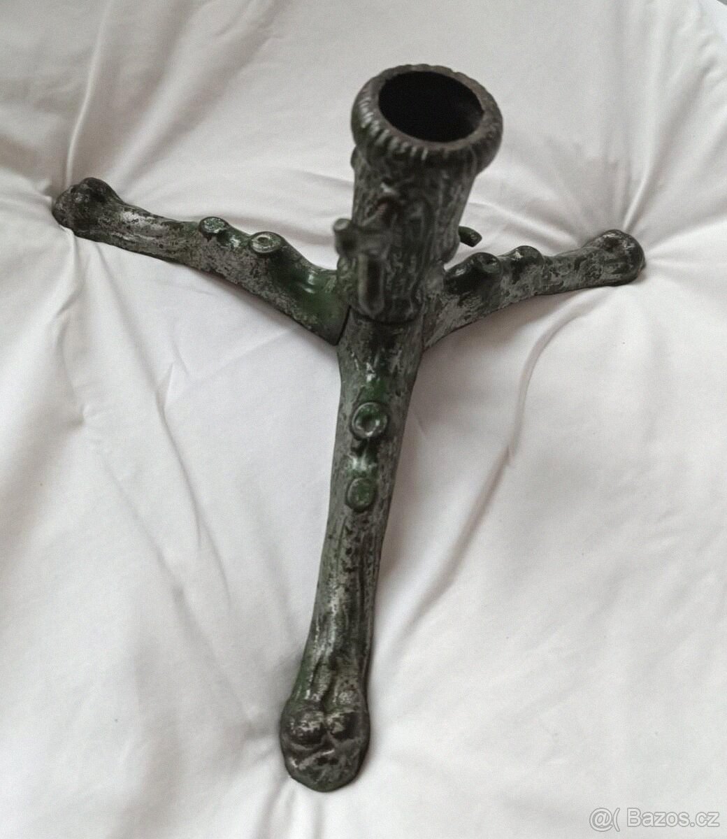 Zelený litinový stojánek na vánoční stromeček - 2