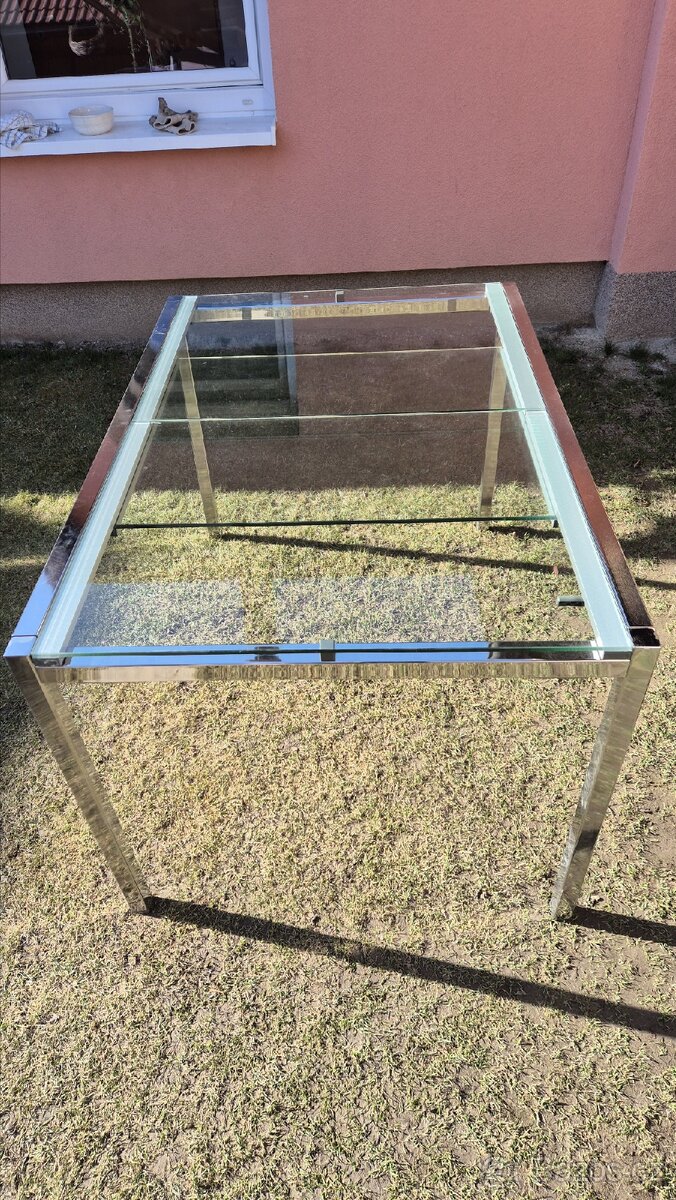 Skleneny jidelni stul - 2