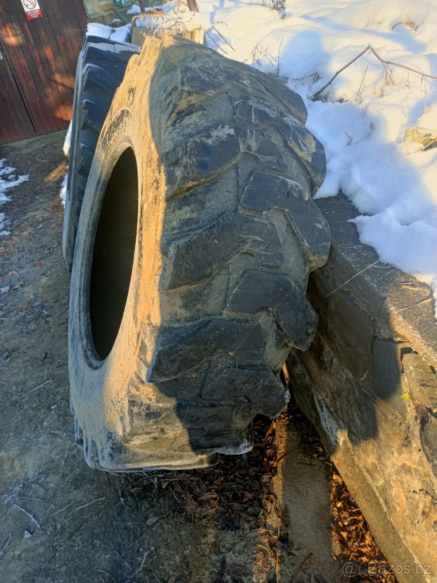 Pneumatiky Backhou Camso 16,9-28 ;16,9/28 - 2