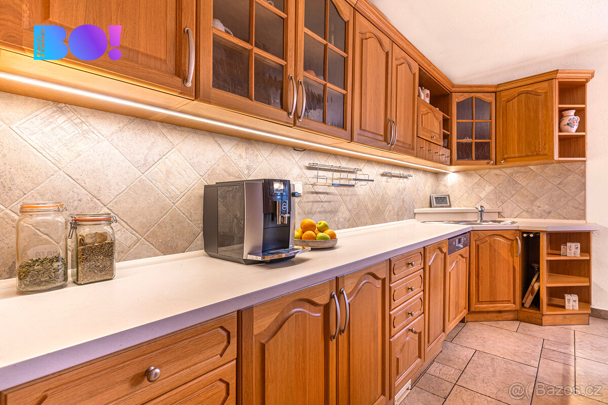 Prodej rodinného domu 5+1, Nechanice, okres Hradec Králové - 2