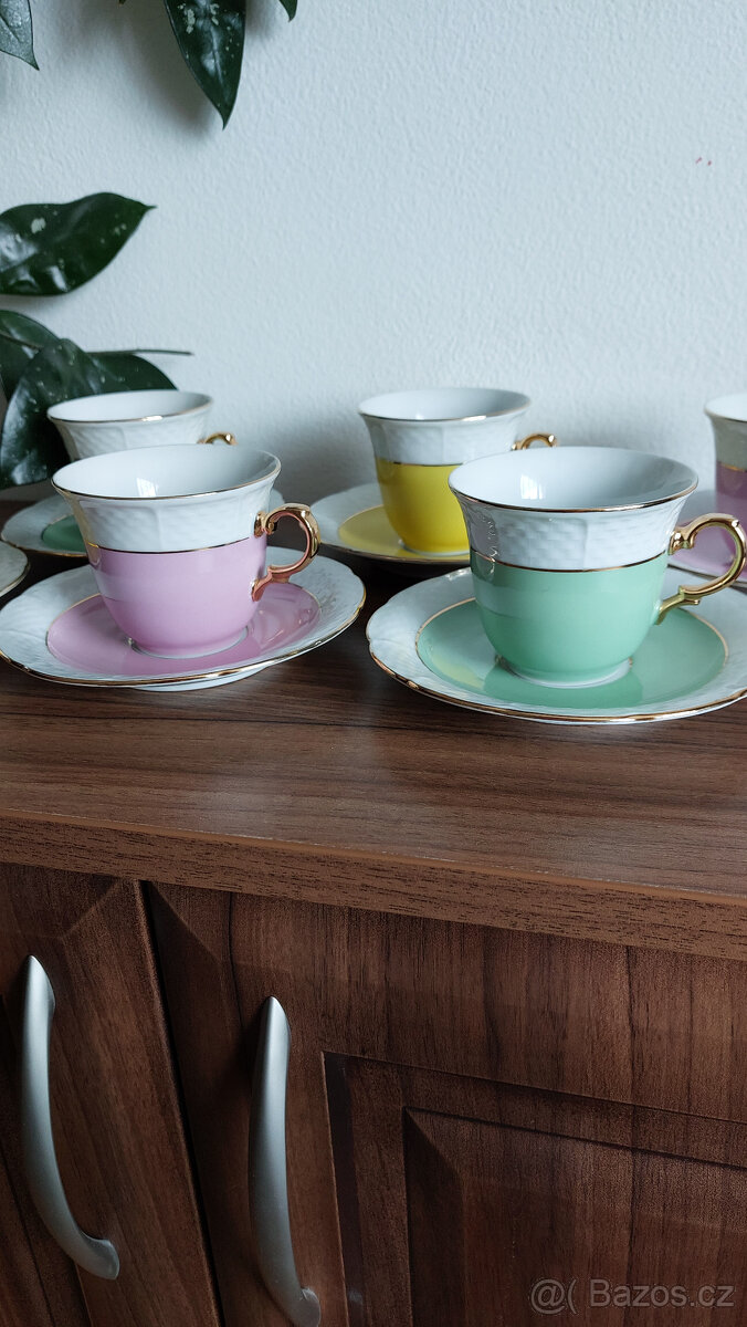 Barevné hrníčky - 2