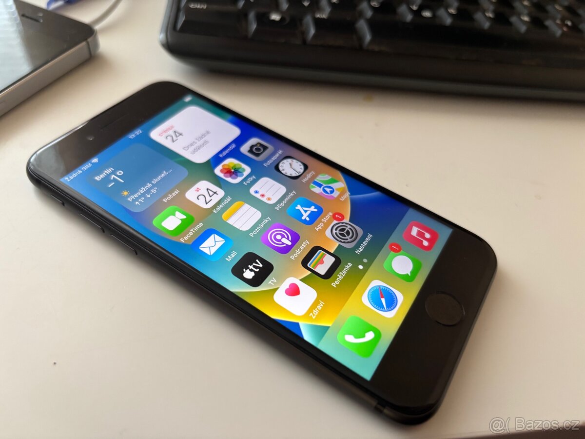 Apple iPhone 8 64GB - 2