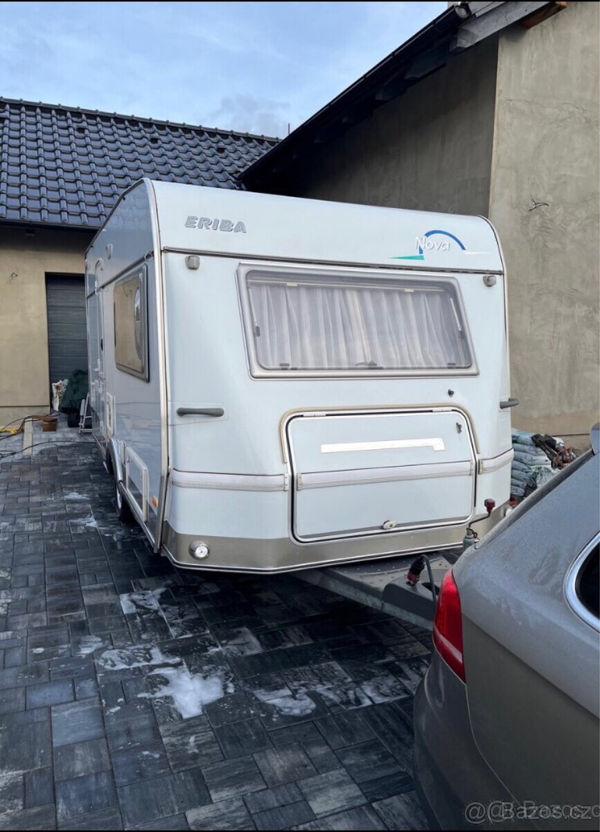 Karavan Hymer Eriba Nova 470A, velká koupelna,prostorný - 2