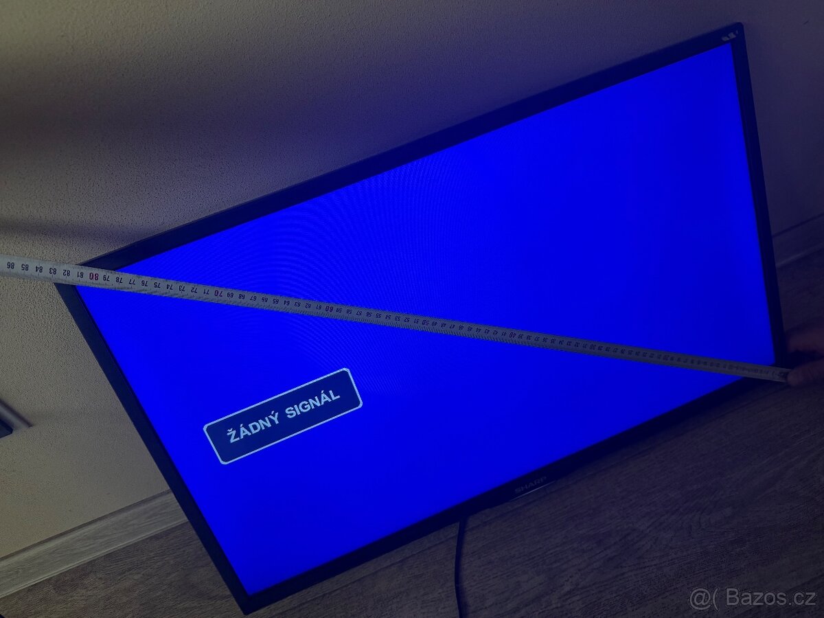 Tv sharp uhlopříčka 82cm s držákem na zeď - 2