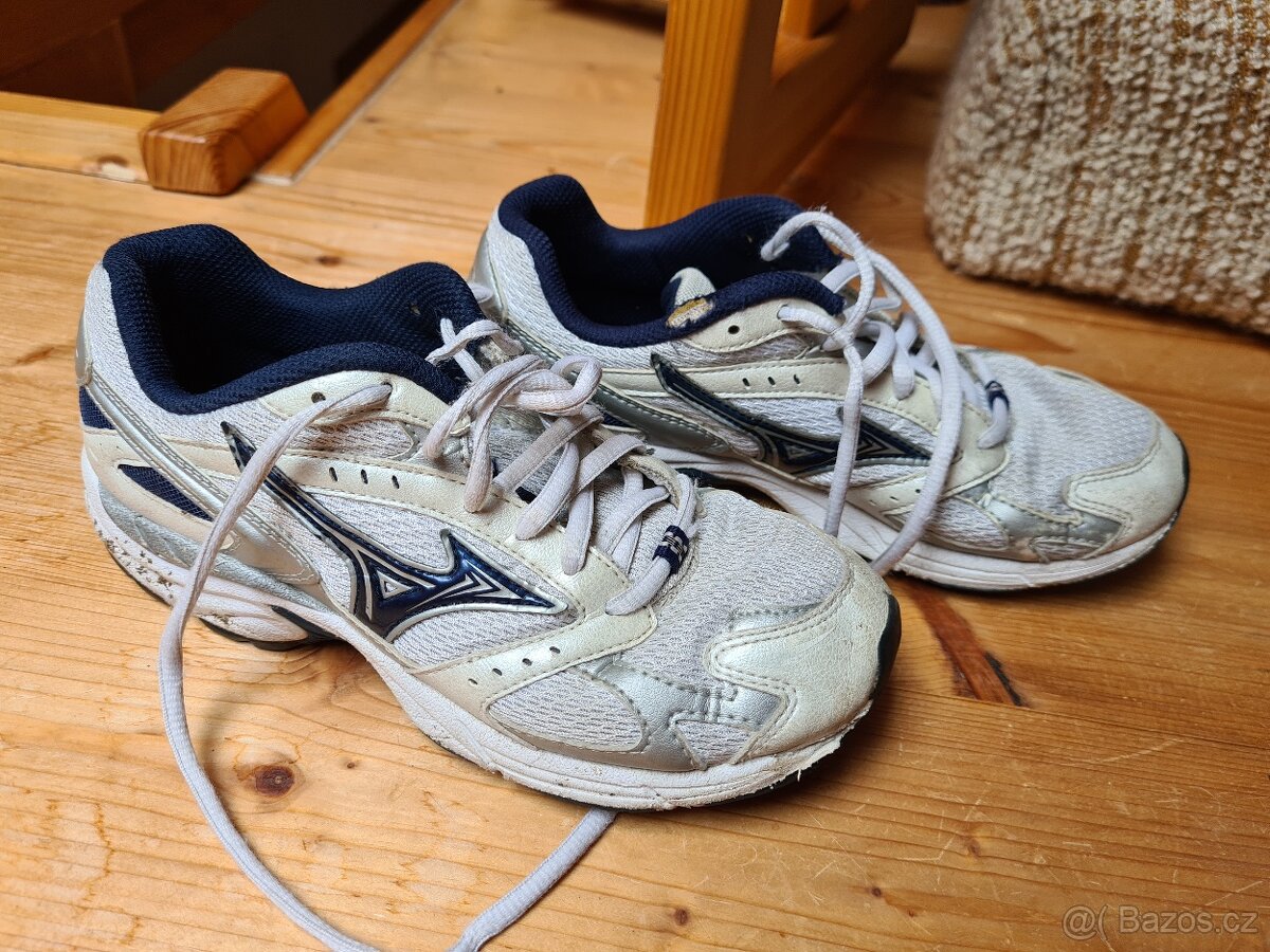 Běhací boty Mizuno vel.35 - 2